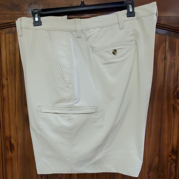 🆕️ Chaps Performance Golf shorts - Picture 4 of 12